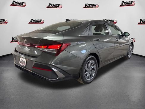 Used 2024 Hyundai Elantra SEL FWD image 5