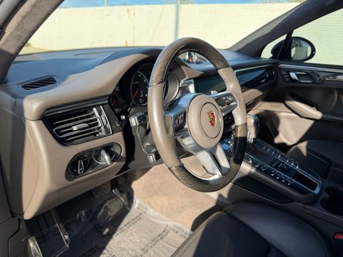 Used 2021 Porsche Macan Turbo AWD/4WD image 17