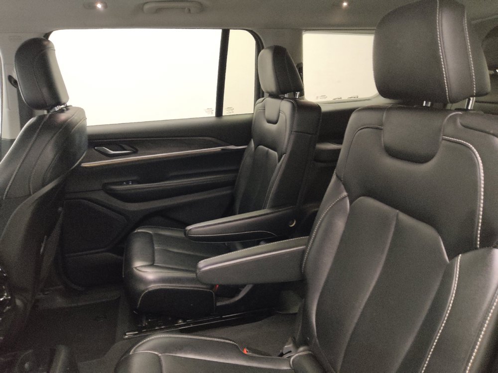 Used 2023 Jeep Grand Cherokee L Limited AWD/4WD image 18