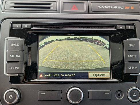 Used 2015 Volkswagen Tiguan SEL FWD image 24