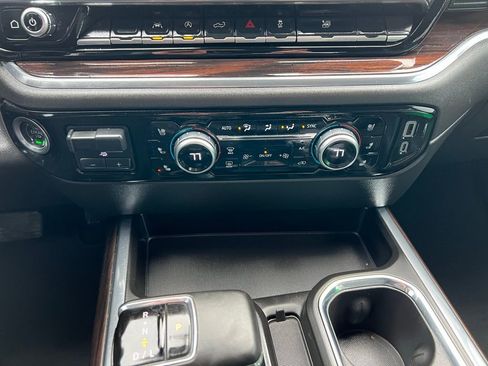 Used 2025 GMC Sierra 1500 SLT w/ SLT Convenience Package image 29