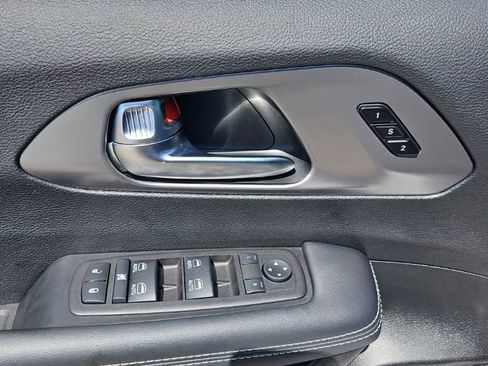 Used 2025 Chrysler Pacifica Select FWD image 14