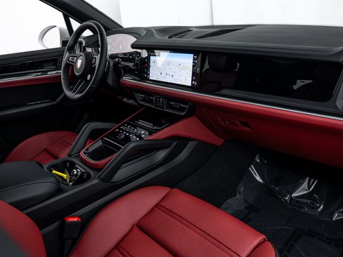 Certified 2026 Porsche Cayenne AWD/4WD image 12