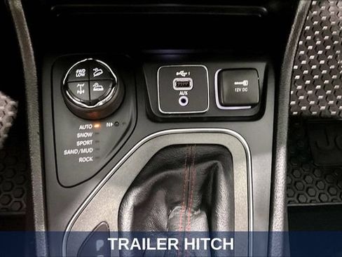Used 2020 Jeep Cherokee Trailhawk w/ Comfort & Convenience Group AWD/4WD image 22