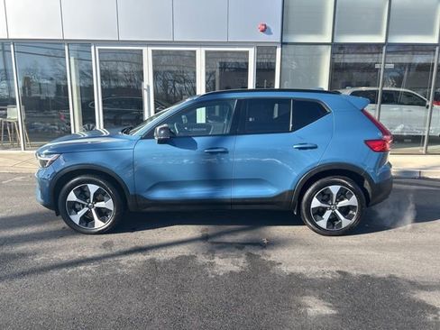 Certified 2025 Volvo XC40 B5 Plus AWD/4WD image 2