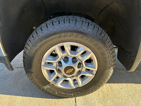 Used 2023 Chevrolet Silverado 2500 LT image 22