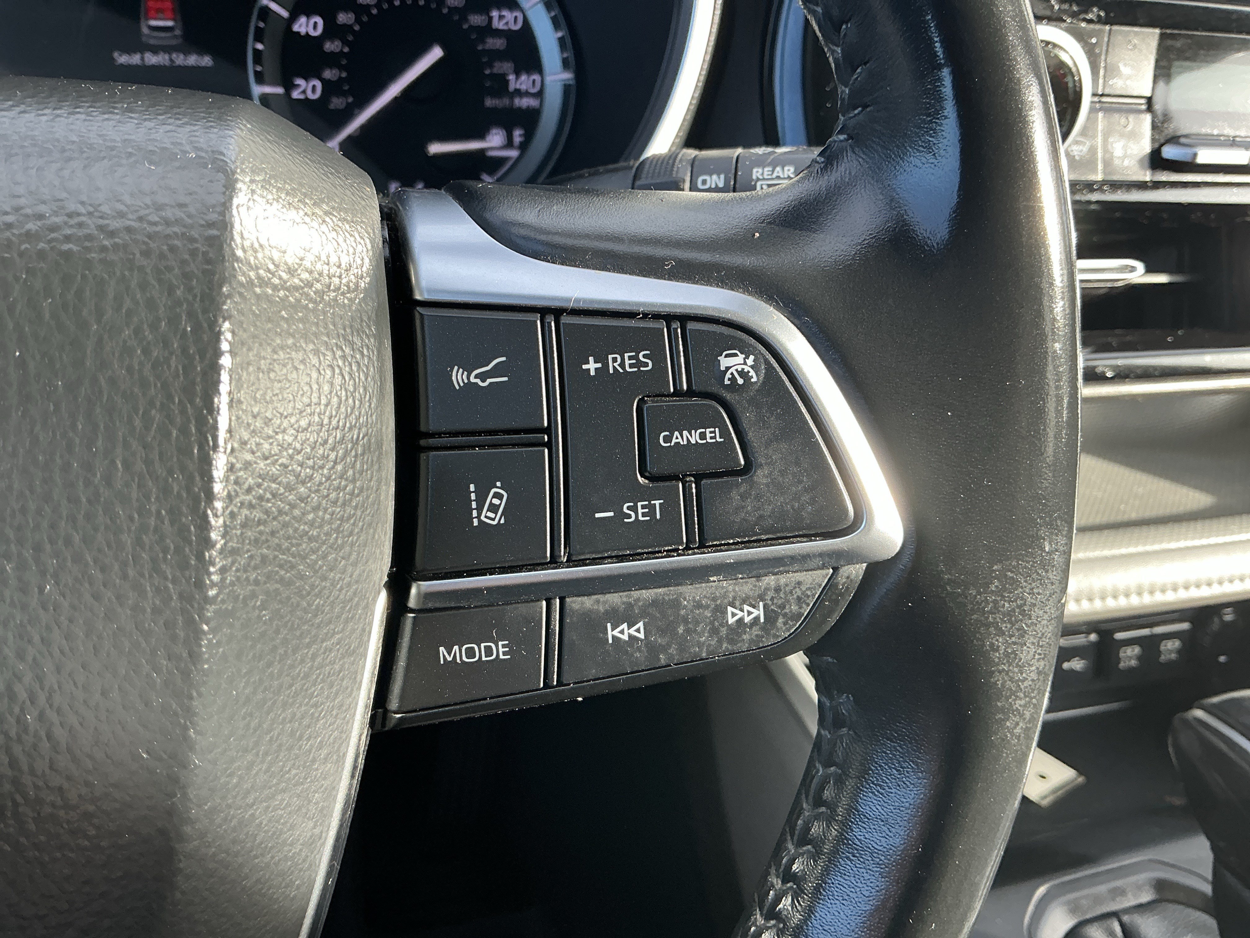 Used 2021 Toyota Highlander XLE AWD/4WD image 19