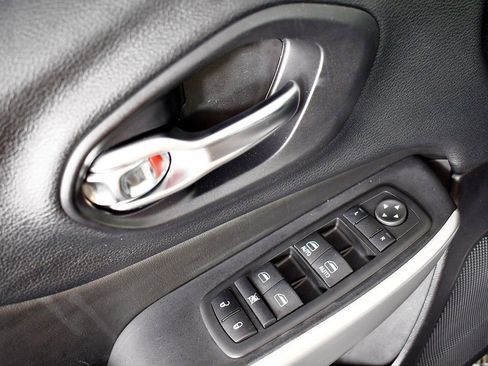 Used 2017 Jeep Cherokee Trailhawk w/ Comfort/Convenience Group image 21