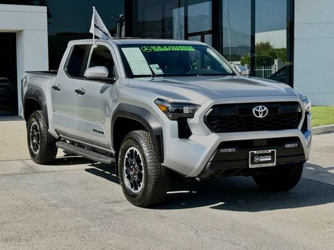 Used 2024 Toyota Tacoma TRD Off-Road w/ TRD Off Road Upgrade Package AWD/4WD image 8
