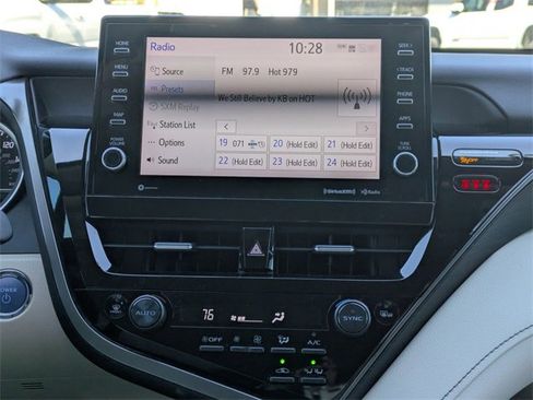 Used 2022 Toyota Camry XLE image 16