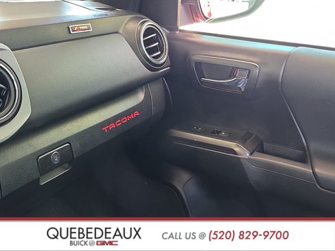 Used 2022 Toyota Tacoma TRD Sport w/ TRD Premium Sport Package AWD/4WD image 23