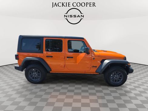 Used 2025 Jeep Wrangler Unlimited Sport AWD/4WD image 4