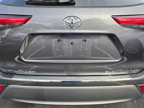 Used 2022 Toyota Highlander Platinum image 10