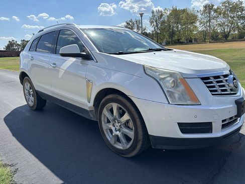Used 2015 Cadillac SRX Luxury w/ Driver Awareness Package FWD image 3