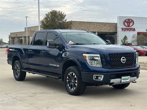 Used 2019 Nissan Titan PRO-4X w/ Pro-4x Convenience Package image 8