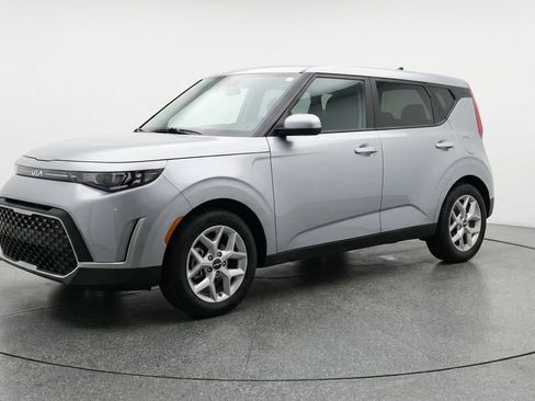Used 2025 Kia Soul FWD image 3