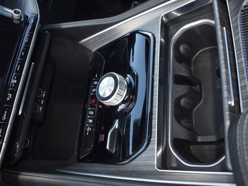 Used 2024 Jeep Wagoneer L Series II w/ Premium Group I image 20