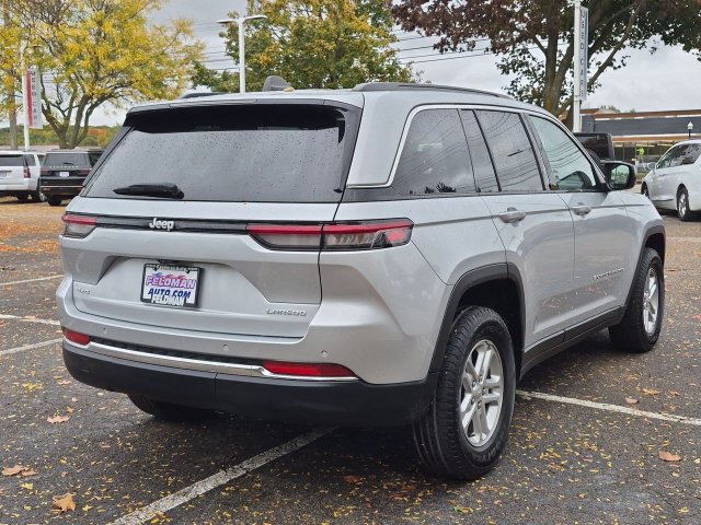 Used 2024 Jeep Grand Cherokee Laredo w/ Luxury Tech Group I AWD/4WD image 3