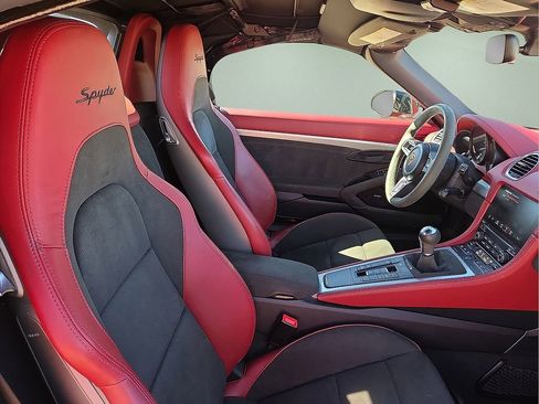 Used 2021 Porsche 718 Boxster Spyder image 13