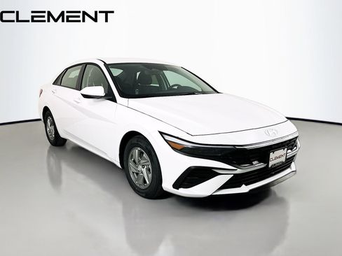 Certified 2026 Hyundai Elantra SE FWD image 5
