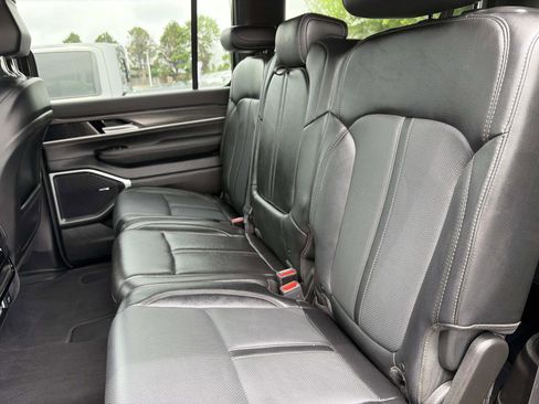 Used 2024 Jeep Wagoneer L Series II w/ Flexible Seating Group AWD/4WD image 14
