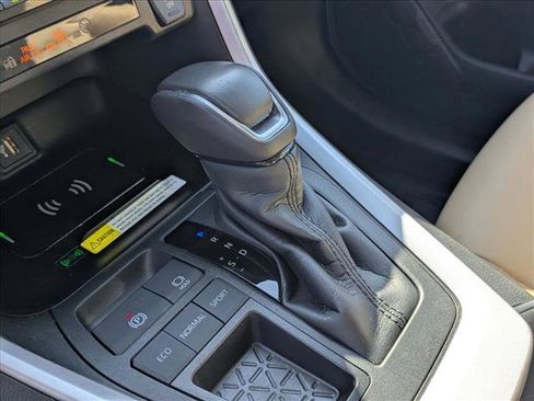 Used 2023 Toyota RAV4 XLE Premium image 11