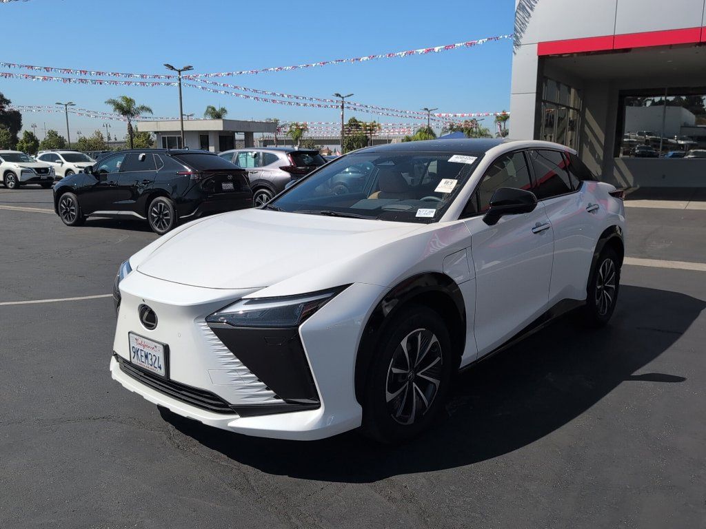 Used 2023 Lexus RZ 450e Premium w/ Technology Package AWD/4WD image 3