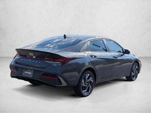 Used 2025 Hyundai Elantra Sport FWD image 2