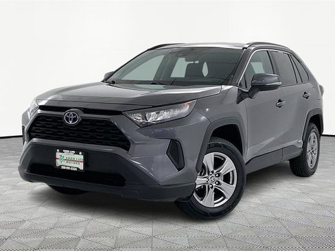 Used 2022 Toyota RAV4 LE image 3
