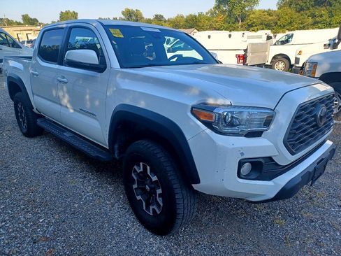 Used 2021 Toyota Tacoma TRD Off-Road w/ Technology Package image 3