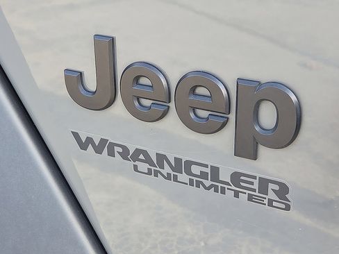 Used 2022 Jeep Wrangler Unlimited Sport image 9