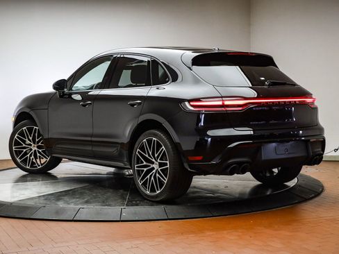 Used 2025 Porsche Macan image 3