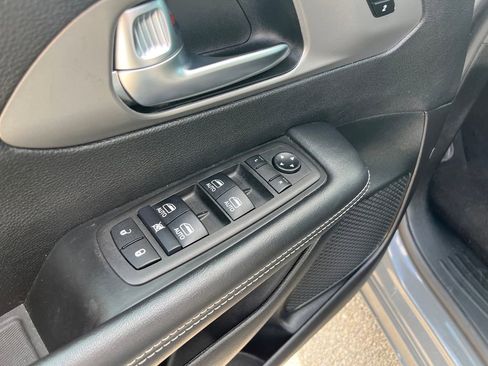 Used 2025 Chrysler Pacifica Select FWD image 14