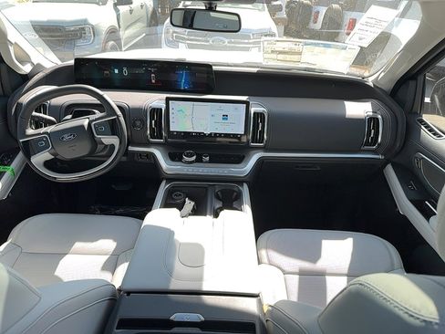 New 2025 Ford Expedition Platinum w/ Driver's Package image 9