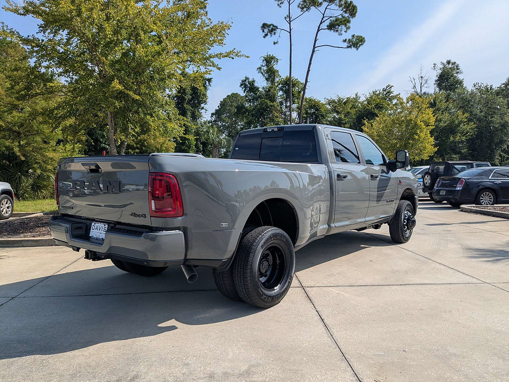 New 2026 RAM 3500 Big Horn AWD/4WD image 3