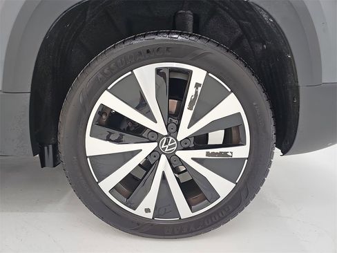 Used 2024 Volkswagen Taos SE image 44
