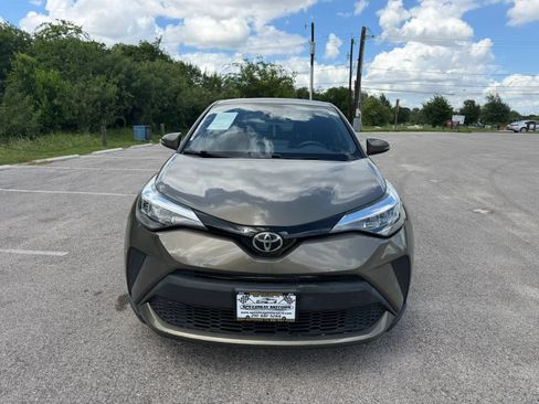 Used 2021 Toyota C-HR XLE FWD image 9