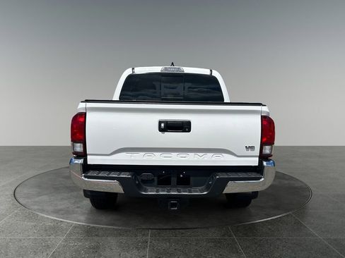 Used 2022 Toyota Tacoma SR5 RWD image 8