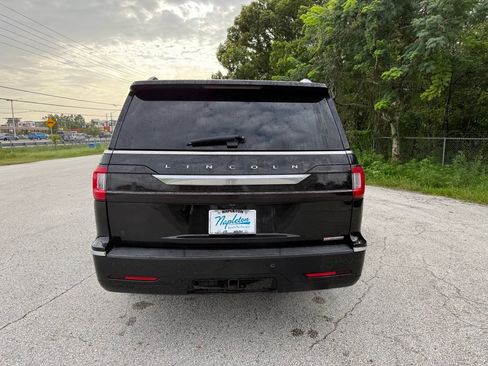 Used 2018 Lincoln Navigator L Reserve w/ Technology Package AWD/4WD image 12