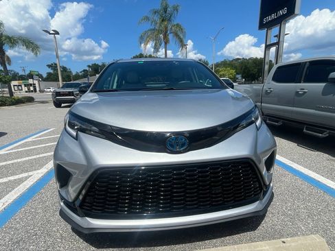 Used 2025 Toyota Sienna XSE w/ XSE Plus Package FWD image 2