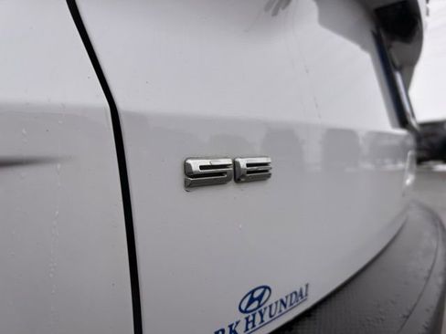 Used 2021 Ford Escape SE w/ SE Sport Appearance Package image 9