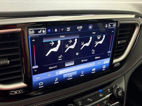 New 2027 Chrysler Pacifica Select FWD image 36