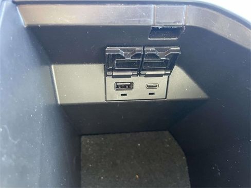 Used 2024 Toyota Camry SE image 28