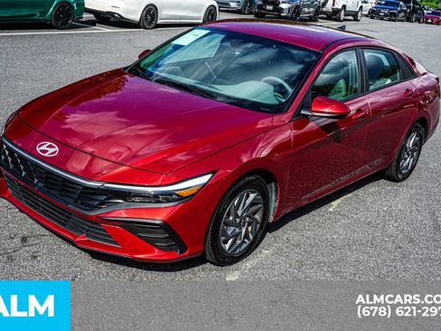 Used 2024 Hyundai Elantra SEL FWD image 14
