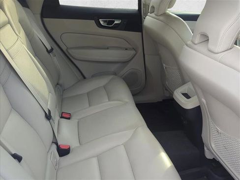 Used 2021 Volvo XC60 T5 Momentum w/ Premium Package FWD image 22