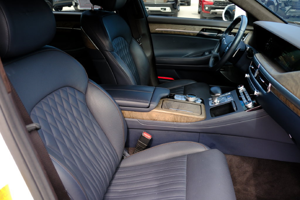 Used 2021 Genesis G90 3.3T Premium RWD image 33