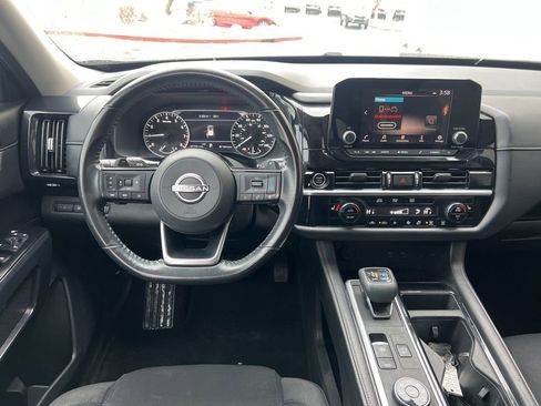 Used 2022 Nissan Pathfinder SV AWD/4WD image 18