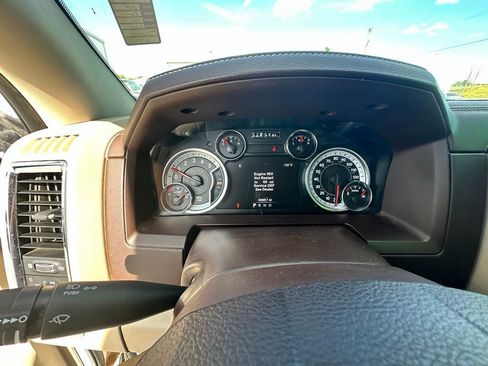 Used 2018 RAM 1500 Laramie AWD/4WD image 9