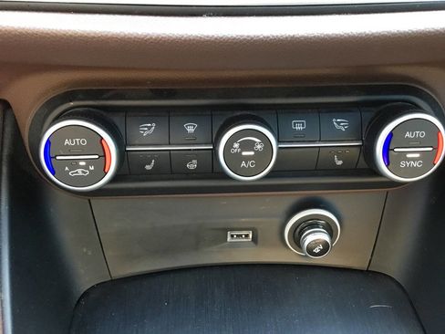 Used 2019 Alfa Romeo Stelvio AWD image 34