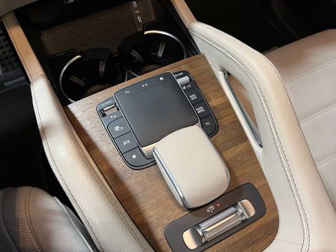 Certified 2024 Mercedes-Benz GLS 580 4MATIC image 33